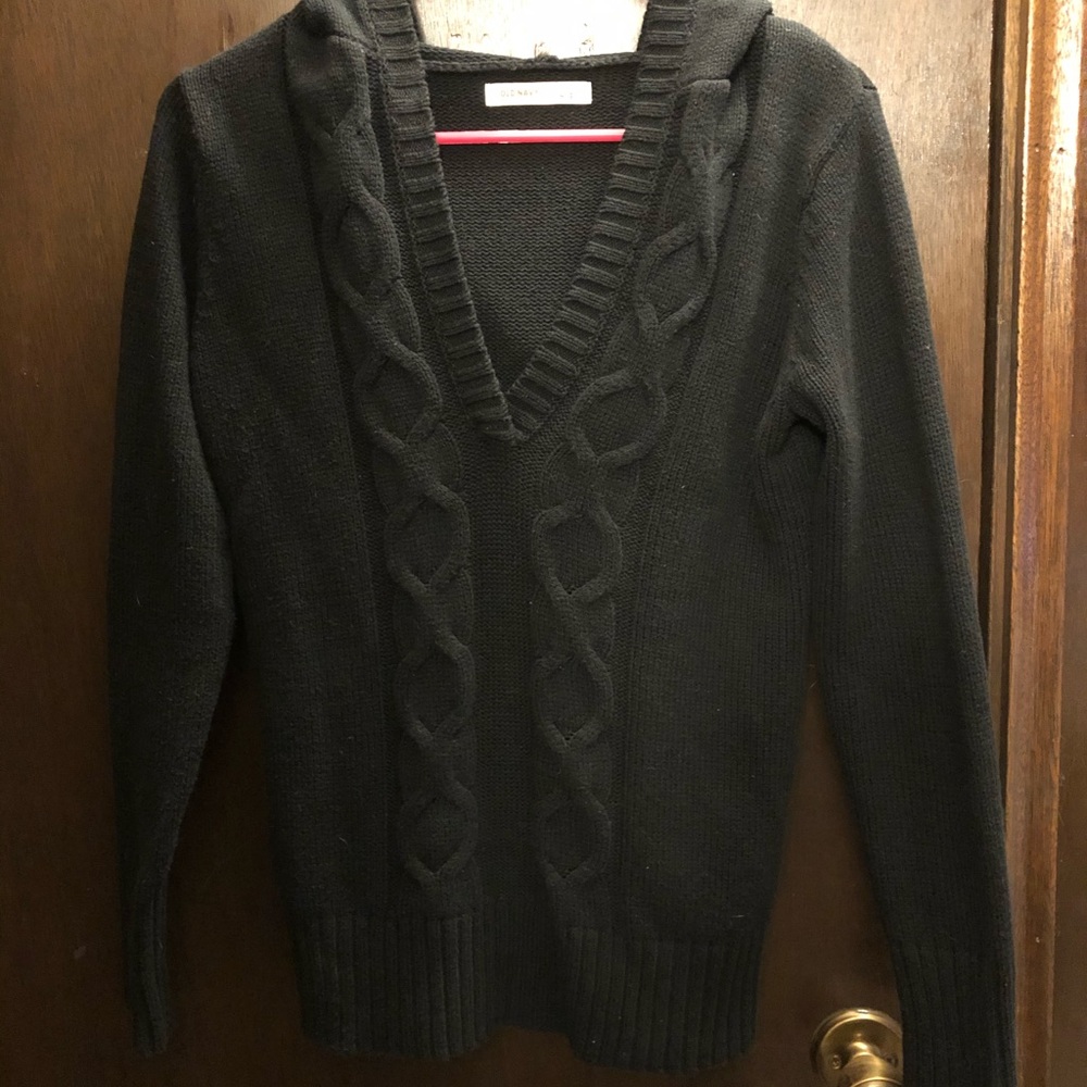 V neck sweater
